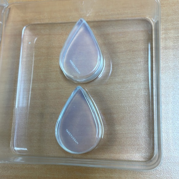 New MakeupDrop Micro Silicone Beauty Applicator!!🔥🔥🔥 - Picture 12 of 15